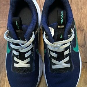 Nike Kids Sneakers in Navy and Teal